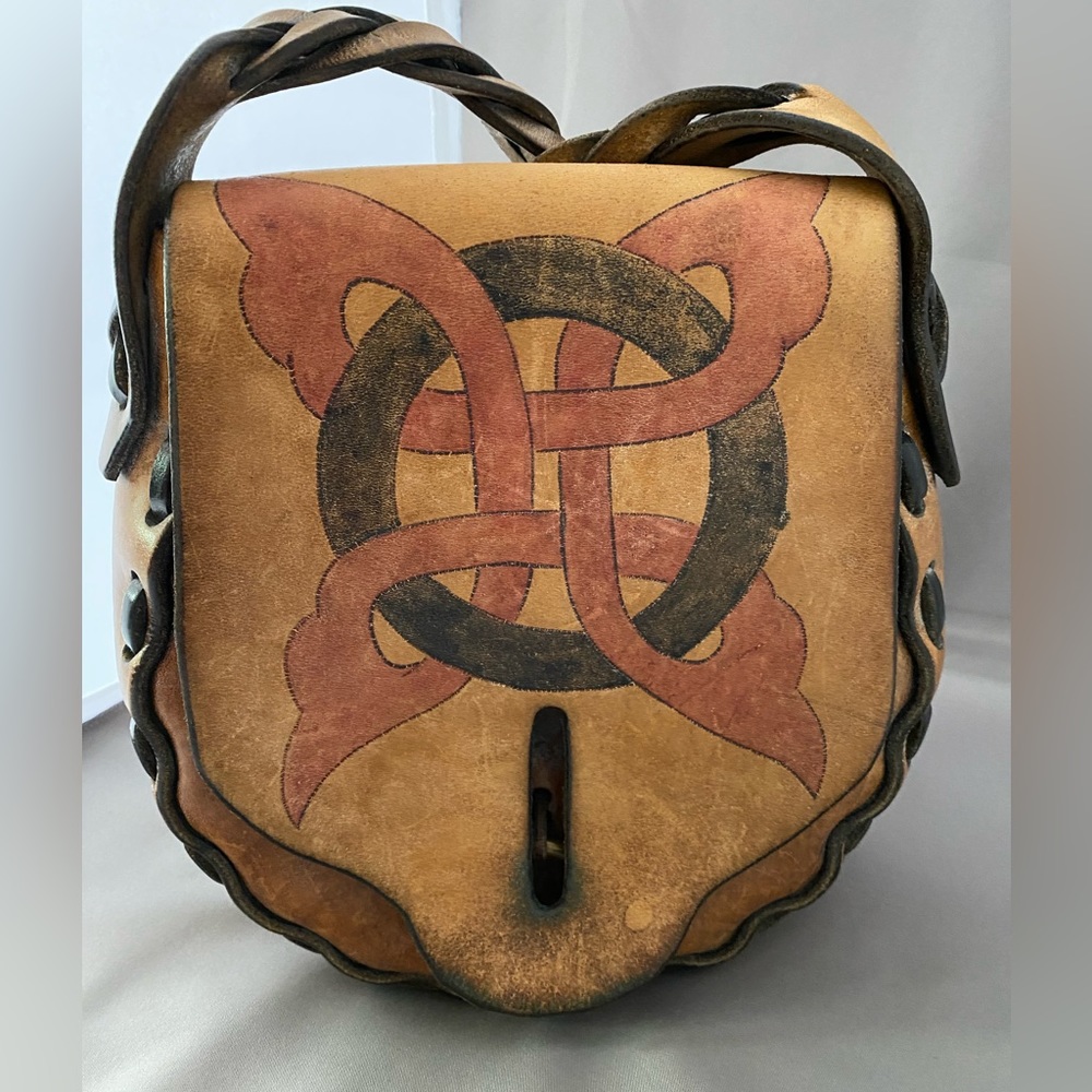 Vintage Handmade 1970’s leather crossbody bag braided strap tooled Celtic knot - Picture 9 of 16